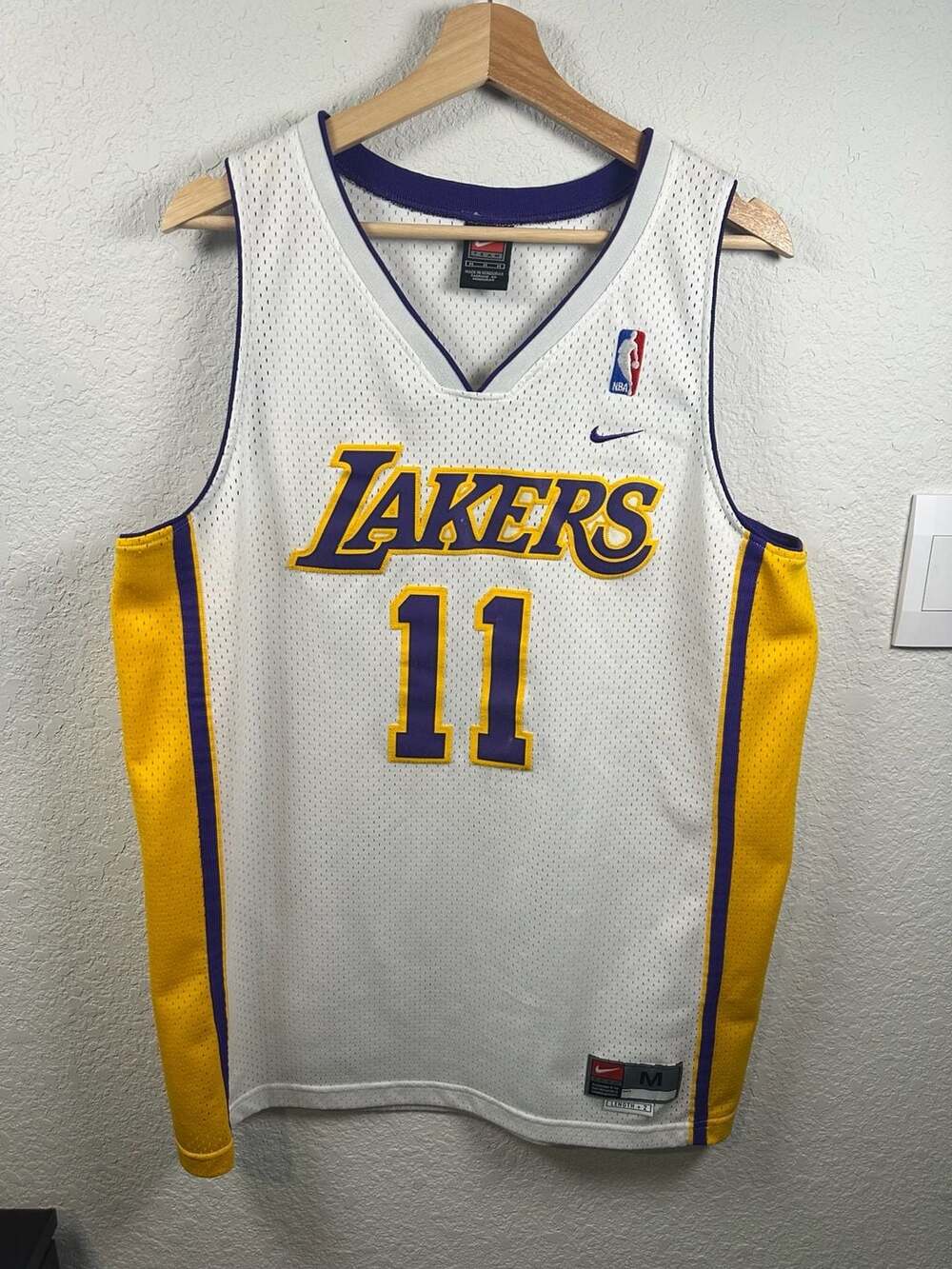 Nike Los Angeles Lakers Karl Malone #11 Size M Jersey